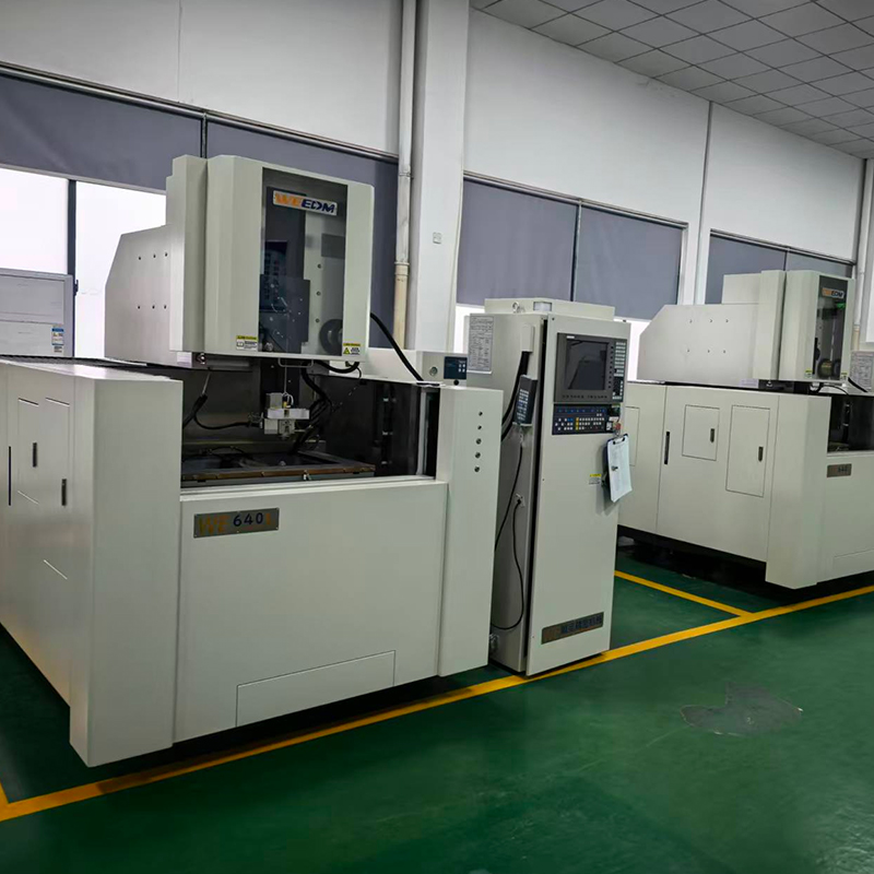 DZ-643 Compacto de cable de columna en movimiento EDM